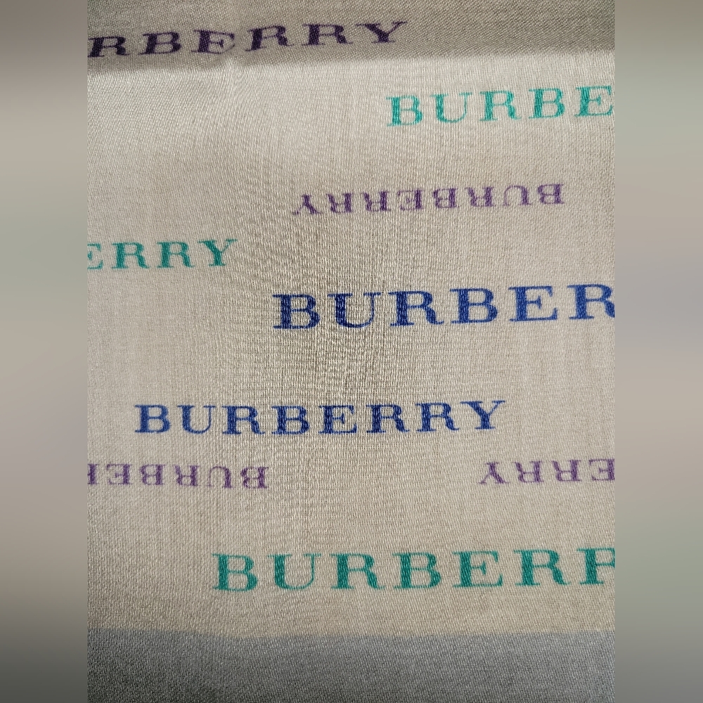 Burberry Vintage Scarf - Picture 7 of 7